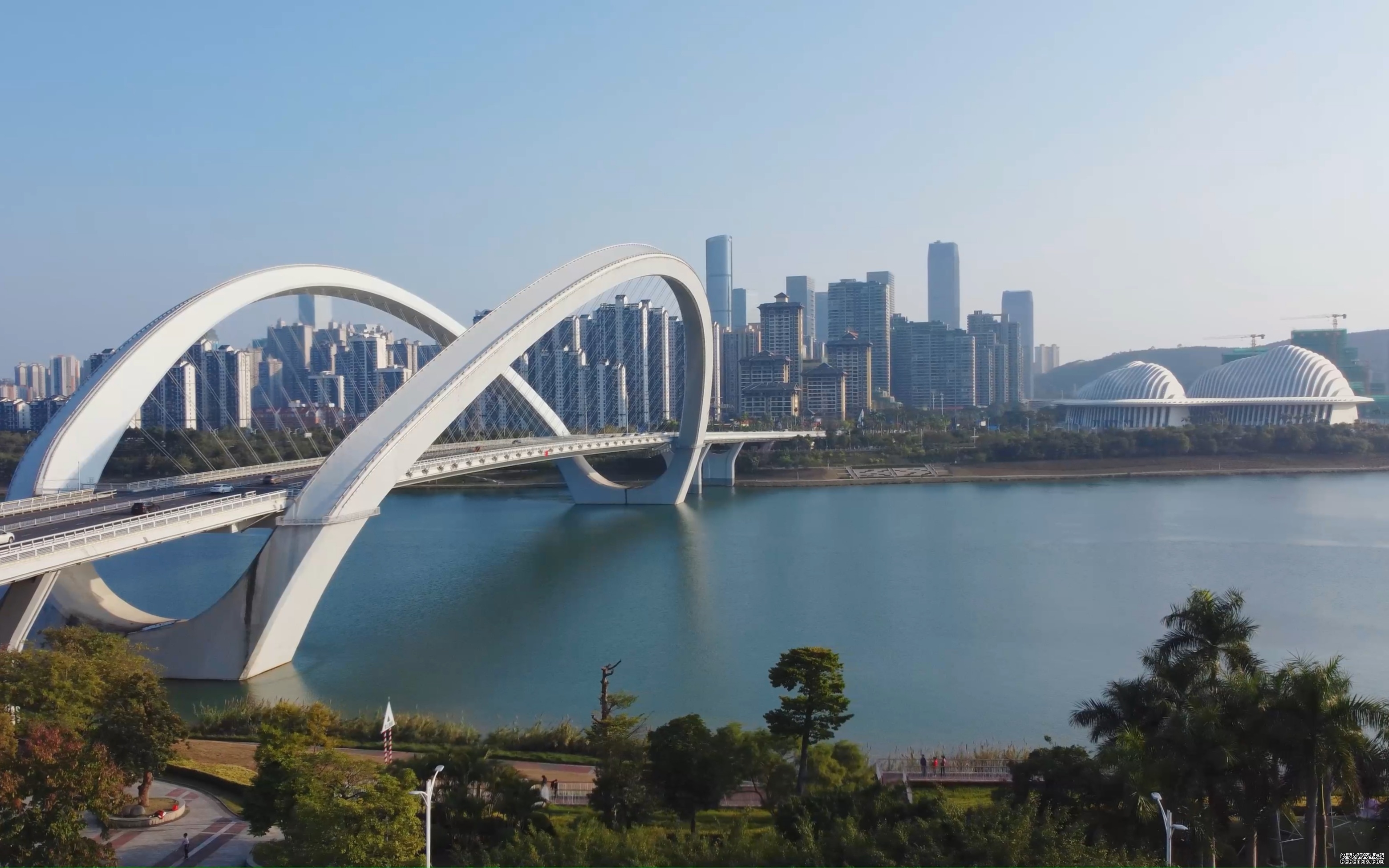 2026年南宁华润大厦上线AI绿城与东盟窗口